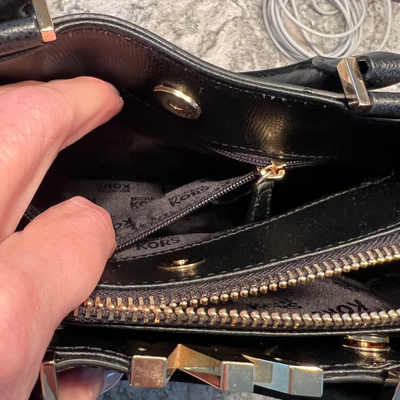 Vintage Leather Classic Michael Kors Logo Sculpted Bag - Picture 6 of 14